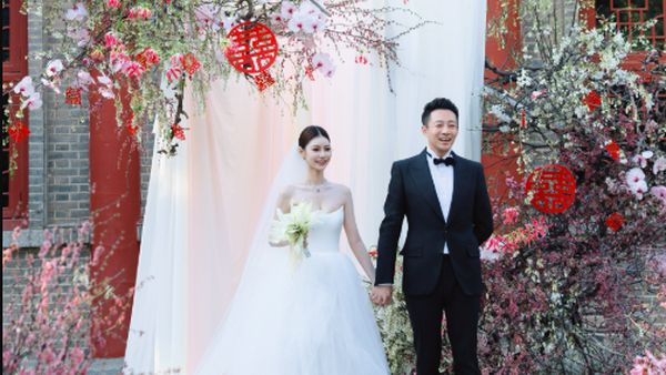 Potret Pernikahan Mantan Suami Barbie Hsu dengan Istri 18 Tahun Lebih Muda