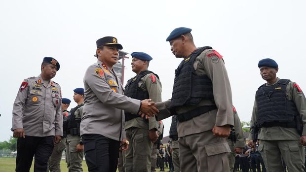 Polda Riau melatih Tim Raga untuk mengembangkan kesanggupan taktis dan teknis dalam penindakan premanisme.