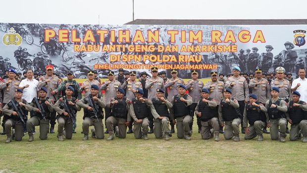 Polda Riau melatih Tim Raga untuk mengembangkan kesanggupan taktis dan teknis dalam penindakan premanisme.
