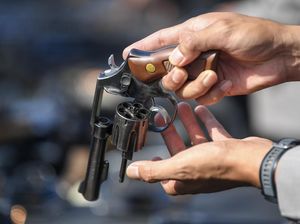 Polresta Samarinda Lakukan Cek Rutin Senpi Anggota Polresta Samarinda Lakukan Cek Rutin Senpi Anggota