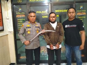 Pelaku Bacok Tetangga gegara Istri Disebut Tukang Gosip Menyerahkan Diri Pelaku Bacok Tetangga gegara Istri Disebut Tukang Gosip Menyerahkan Diri