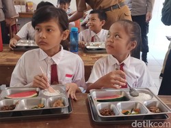 1.844 Siswa di Buleleng Terima Makan Bergizi Gratis Tahap Pertama