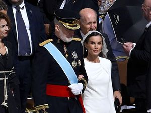 Dress Code Hitam di Inaugurasi Paus Leo, Kenapa Ratu Letizia Pakai Putih? Dress Code Hitam di Inaugurasi Paus Leo, Kenapa Ratu Letizia Pakai Putih?
