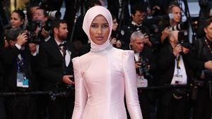 8 Pesona Rawdah Mohamed Curi Perhatian di Red Carpet Cannes, Bergaya Modest