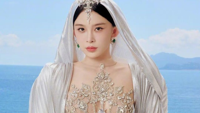 Highlight Dunia Hiburan InsertLive : Diusir dari Karpet Merah Festival Film Cannes, 7 Potret Zhao Yingzi Pakai Gaun Tembus Pandang