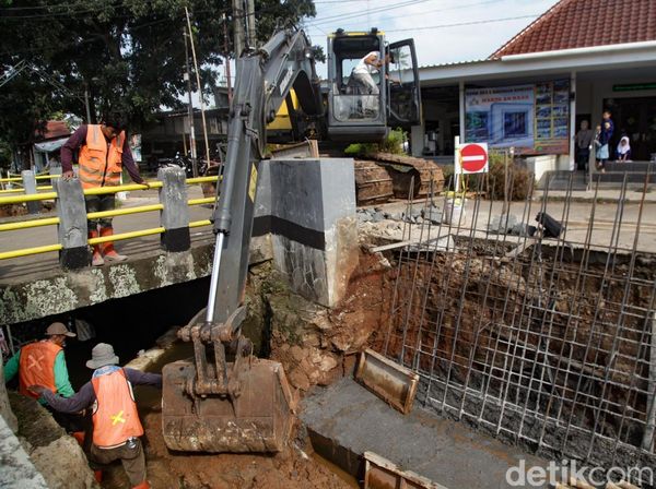 Antisipasi Longsor, Turap di Pamulang Tangsel Diperbaiki