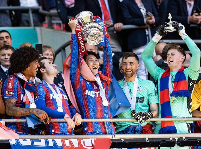 PLYMOUTH, ENGLAND - MAY 03: Ao Tanaka of Leeds United celebrates with the Sky Bet Championship trophy after the teams 2-1 victory, which confirmed that the team has won the Sky Bet Championship and promotion to the Premier League following the Sky Bet Championship match between Plymouth Argyle FC and Leeds United FC at Home Park on May 03, 2025 in Plymouth, England. (Photo by Harry Trump/Getty Images)