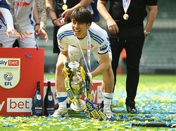 Ao Tanaka bawa Leeds United juarai Divisi Championship. Sang gelandang Jepang itu dapat penghargaan pemain Leeds terbaik musim ini (Getty)