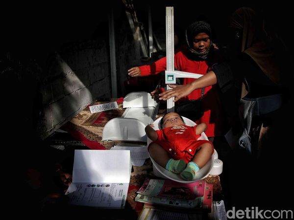 Cegah Stunting, Warga Cilincing Antusias Ikuti Posyandu
