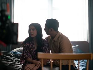 Davina Karamoy Sempat Dag-dig-dug Saat Akting Dipangku-Dipeluk Arya Saloka