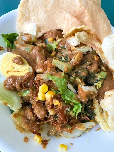 gado-gado legendaris di Jakarta Barat