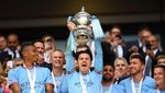 Piala-piala Man City di Tangan Manusia 100 Juta