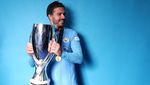 Piala-piala Man City di Tangan Manusia 100 Juta