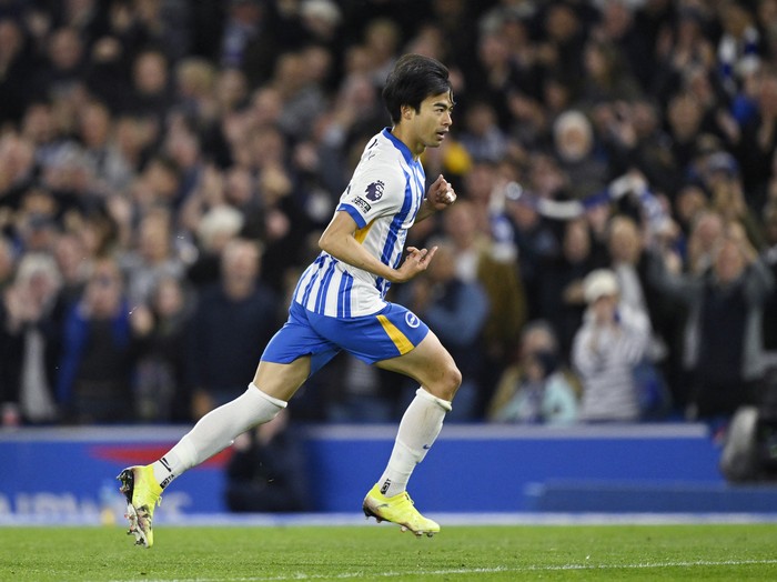 Kaouro Mitoma, Ritsu Doan, Shuto Machino Soccer Football - Premier League - Brighton & Hove Albion v Liverpool - The American Express Community Stadium, Brighton, Britain - May 19, 2025 Brighton & Hove Albion's Kaoru Mitoma celebrates scoring their second goal REUTERS/Tony O Brien EDITORIAL USE ONLY. NO USE WITH UNAUTHORIZED AUDIO, VIDEO, DATA, FIXTURE LISTS, CLUB/LEAGUE LOGOS OR 'LIVE' SERVICES. ONLINE IN-MATCH USE LIMITED TO 120 IMAGES, NO VIDEO EMULATION. NO USE IN BETTING, GAMES OR SINGLE CLUB/LEAGUE/PLAYER PUBLICATIONS. PLEASE CONTACT YOUR ACCOUNT REPRESENTATIVE FOR FURTHER DETAILS..