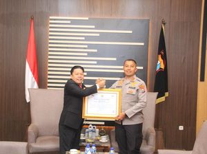 Kapolres Kediri Kota Terima Pop Penghargaan Presisi Award dari Lemkapi Kapolres Kediri Kota Terima Pop Penghargaan Presisi Award dari Lemkapi