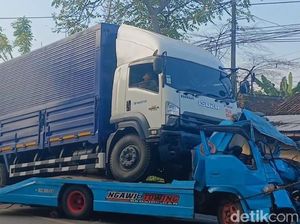 Truk Box Tabrak 2 Kendaraan di Jalur Pantura Probolinggo, 1 Tewas Truk Box Tabrak 2 Kendaraan di Jalur Pantura Probolinggo, 1 Tewas