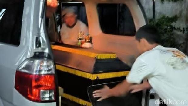 Jenazah korban tertabrak KA Malioboro diambil keluarga dari RSUD Sdr Sayidiman Magetan