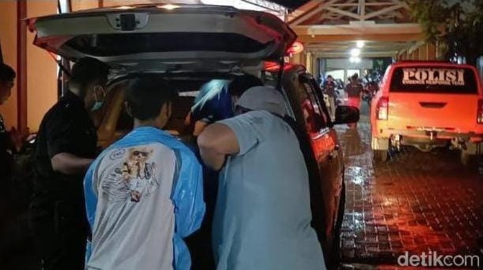 Kecelakaan KA Malioboro di Magetan Jenazah korban tertabrak KA Malioboro diambil keluarga dari RSUD Sdr Sayidiman Magetan