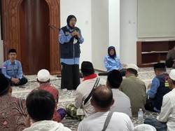 Bimbingan Tiada Henti dari Petugas demi Jemaah RI Jadi Haji Mabrur