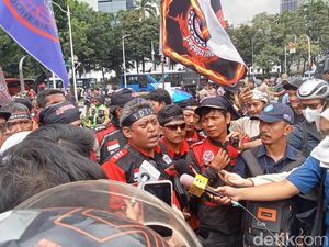 Massa Tak Sweeping Ojol yang Tidak Ikut Demo: Kita Saling Menghargai