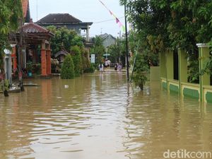 Hujan Deras sejak Kemarin, 6 Desa di Pati Terendam Banjir hingga 80 Cm Hujan Deras sejak Kemarin, 6 Desa di Pati Terendam Banjir hingga 80 Cm