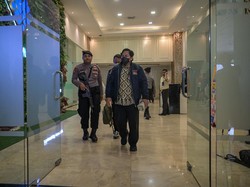 Video: KPK Sita Tiga Mobil Setelah Geledah Kantor Kemnaker