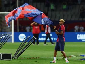 Yamal Pakai Nomor 10 Musim Depan? Biar Deco yang Urus