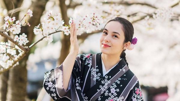 Pesona Menawan Chelsea Islan Saat Liburan