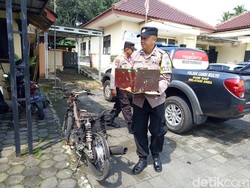 Apesnya Maling Kotak Amal Dapat Rp 1 Juta tapi Motor Hangus Dibakar Massa