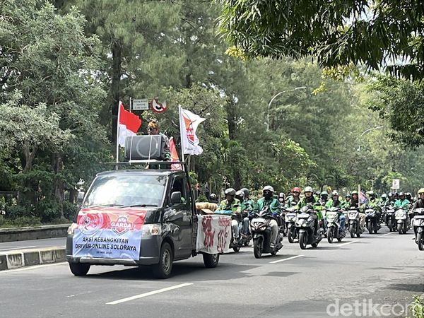 Potret Demo Driver Ojol di Semarang dan Solo