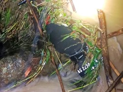 Ibu dan Anak Hilang Terseret Arus Sungai di Tulungagung