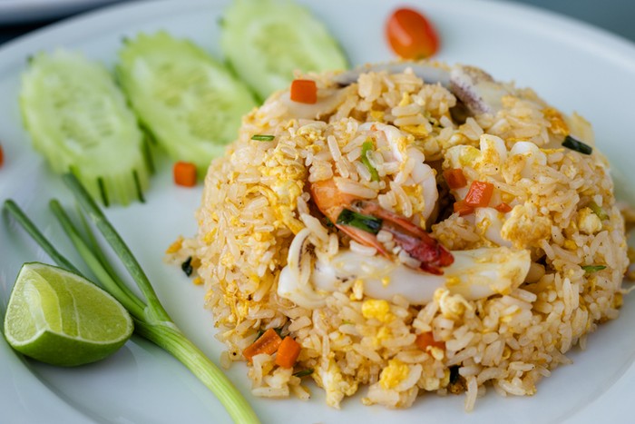 nasi goreng daftar nasi goreng terbaik dan terburuk di TasteAtlas