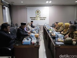 Kepala SMAN 1 Sungai Tabuk yang Viral Perpisahan di Kelab Tak Dipecat