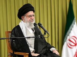 Khamenei Puji Kemenangan Iran, Klaim Israel Nyaris Hancur