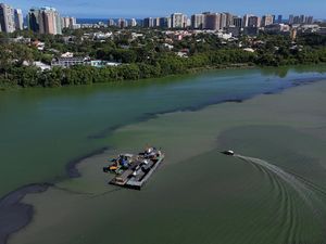 Penampakan Laguna di Rio de Janeiro Brasil Tercemar Air Hitam Penampakan Laguna di Rio de Janeiro Brasil Tercemar Air Hitam