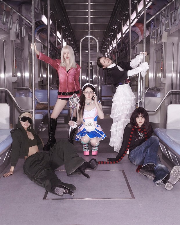 Potret i-dle dalam foto konsep album 'We Are'