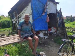 Potret Tasripan Belasan Tahun Huni Gubuk Dekat Tanggul Lumpur Lapindo Potret Tasripan Belasan Tahun Huni Gubuk Dekat Tanggul Lumpur Lapindo