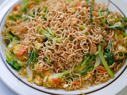 Resep Mie Goreng Pedas dan Telur Untuk Menu Jumat Berkah