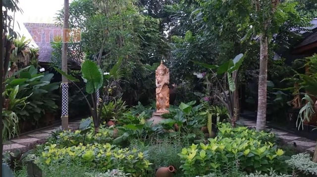 Berita Viral Selebriti dari InsertLive : Beda dari yang Lain, 7 Potret Rumah Dedi Mulyadi Ada Lukisan Sang Gubernur Naik Kuda Putih