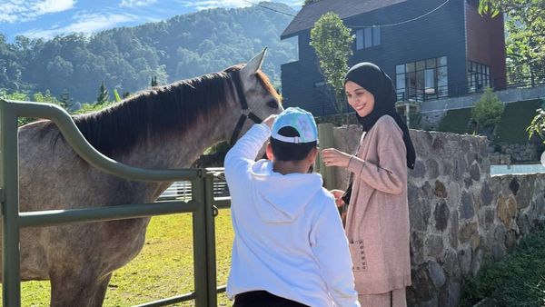 7 Foto Shireen Sungkar Pamer Vila Baru di Puncak, Dilengkapi Halaman Berkuda
