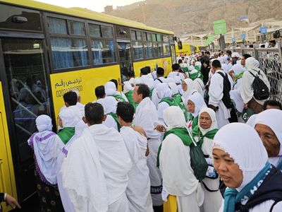 Suasana Terminal Bus Shalawat Syib Amir di Kawasan Masjidil Haram