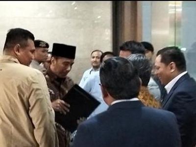 Jokowi Bawa Map Hitam Isi Ijazah Usai Beri Keterangan di Bareskrim