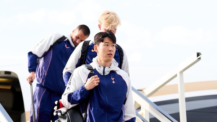 Tottenham Hotspur BILBAO, SPAIN - MAY 19: Heung-Min Son of Tottenham Hotspur arrives at Bilbao Airport during the Tottenham Hotspur Arrival ahead of the UEFA Europa League Final 2025 between Tottenham Hotspur and Manchester United at on May 19, 2025 in Bilbao, Spain. (Photo by Juanma - UEFA/UEFA via Getty Images)