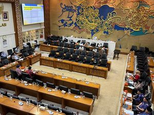 Rapat di DPR, KPAI Ungkap Pola Prostitusi Online Anak Berkedok Jadi PRT Rapat di DPR, KPAI Ungkap Pola Prostitusi Online Anak Berkedok Jadi PRT