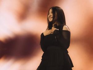 Untungnya Gaun Hitam Tak Sembunyikan Pesona Bernadya Untungnya Gaun Hitam Tak Sembunyikan Pesona Bernadya