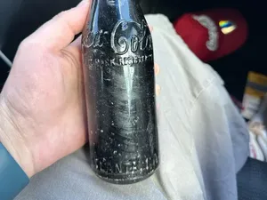 Botol Coca-Cola Berusia 1 Abad Ditemukan Kolektor, ini Tampilannya Botol Coca-Cola Berusia 1 Abad Ditemukan Kolektor, ini Tampilannya