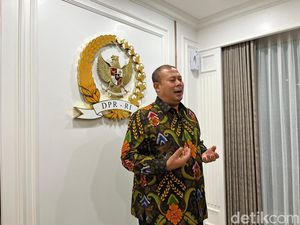 Jemaah Pasutri Terpisah Hotel, DPR Minta Menag Lakukan Negosiasi Jemaah Pasutri Terpisah Hotel, DPR Minta Menag Lakukan Negosiasi