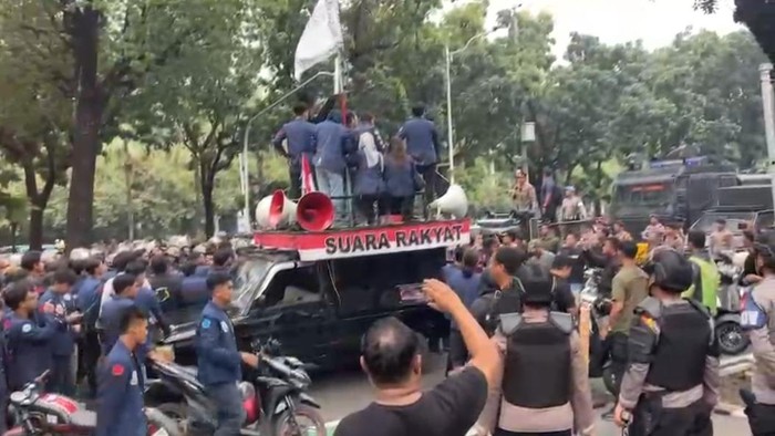 Demo geger di Balai Kota DKI Jakarta Demo di Balai Kota DKI Jakarta demo mahasiswa