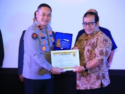 Divisi Humas Polri Raih Penghargaan Keterbukaan Informasi Berdampak-Adaptif