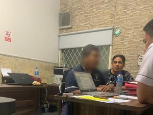 Dosen UIN Mataram Diduga Cabuli Mahasiswi, Labrak Korban Saat Diperiksa Dosen UIN Mataram Diduga Cabuli Mahasiswi, Labrak Korban Saat Diperiksa